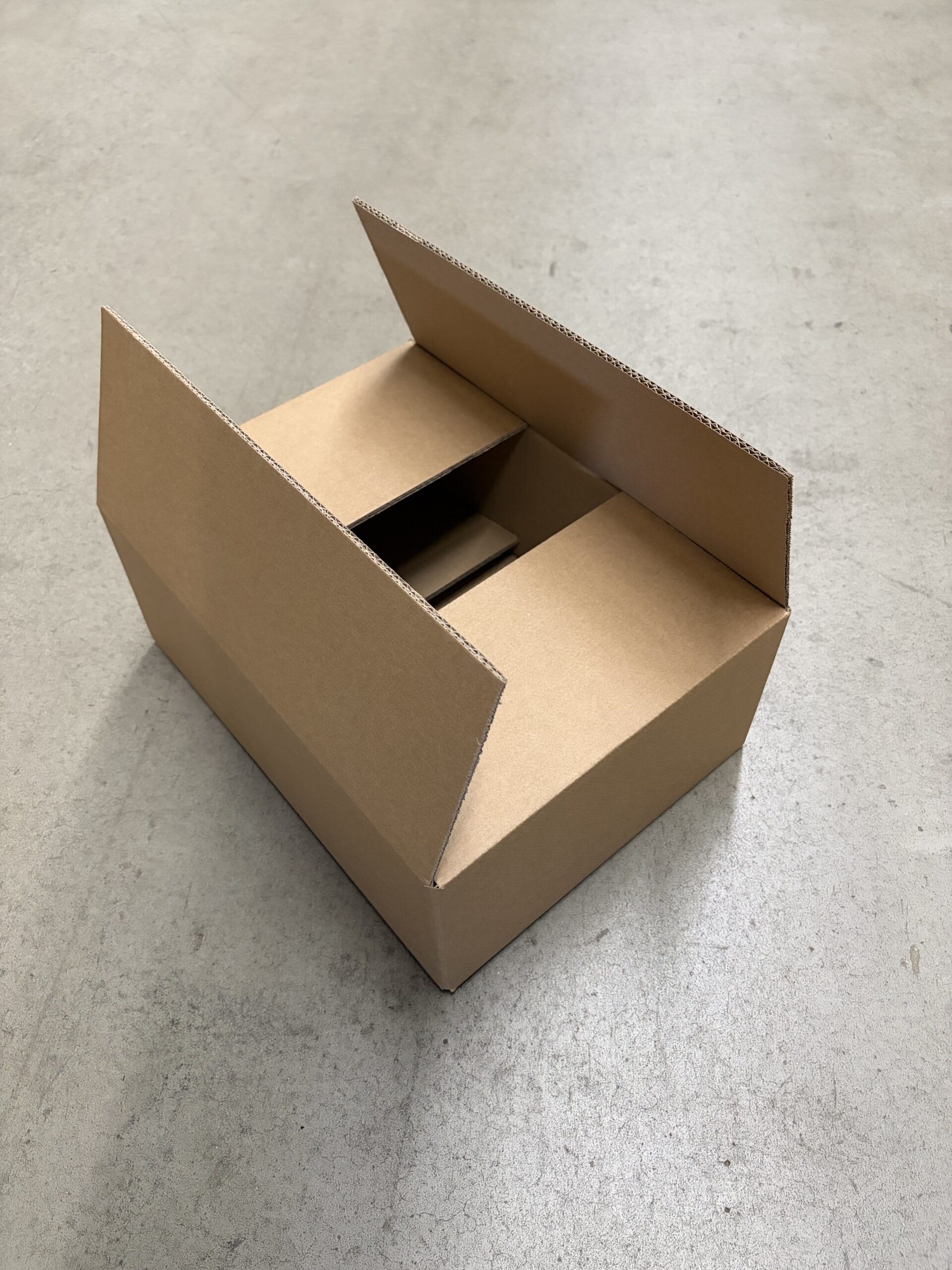 381 x 281 x 142 mm